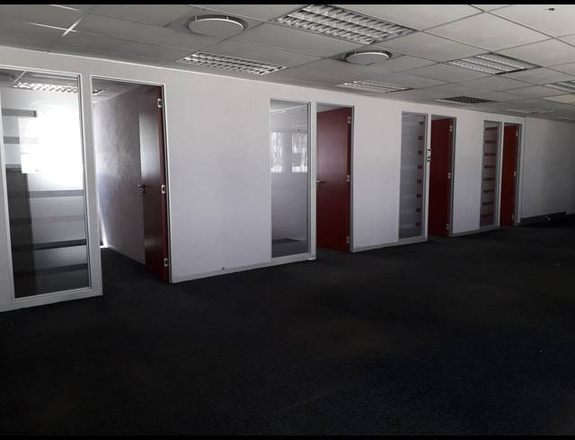 1,172M² BUSINESS TO LET IN IRENE